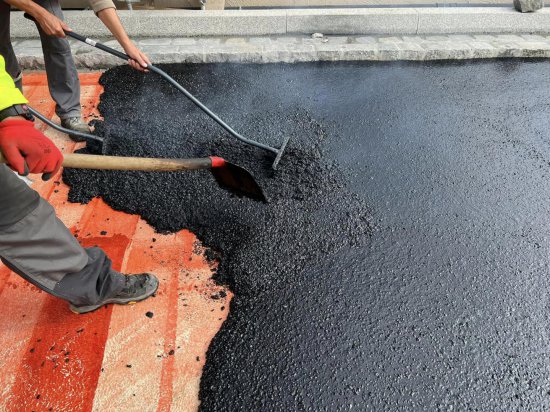 Pierwsze warstwy asfaltu na Moście Pomorskim [Foto]
