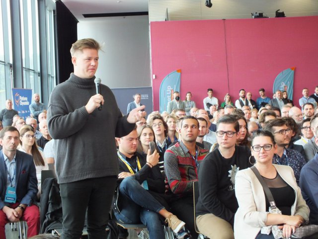 Donald Tusk do młodych we Wrocławiu: nie obrażajcie się na Polskę