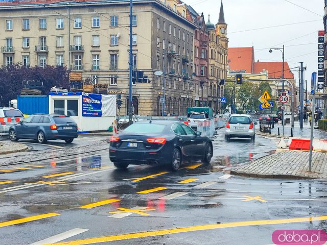 Utrudnienia na ulicy Świdnickiej i placu Kościuszki. Jak wygląda organizacja ruchu? [Foto]