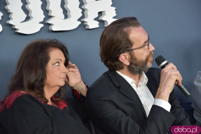 Wspomnienia z powodzi tysiąclecia w 1997 roku przeniesione na duży ekran. Tomasz Kot, Anna Dymna i inni opowiadają o pracy nad serialem Wielka Woda