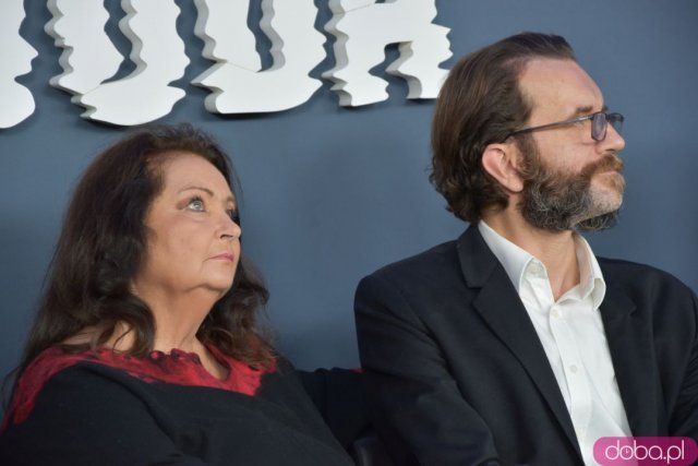 Wspomnienia z powodzi tysiąclecia w 1997 roku przeniesione na duży ekran. Tomasz Kot, Anna Dymna i inni opowiadają o pracy nad serialem Wielka Woda