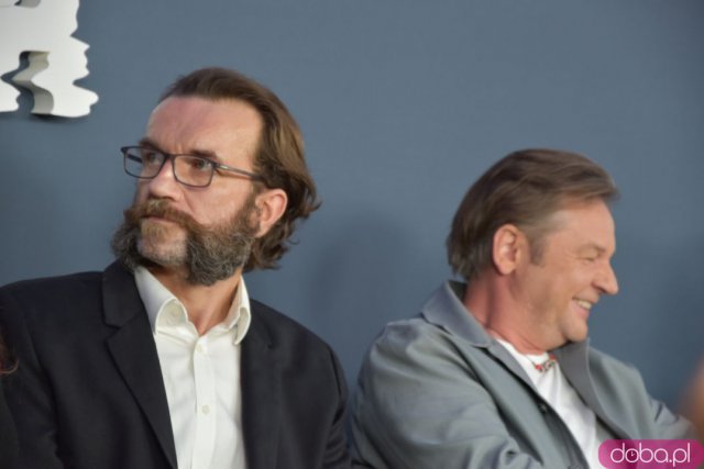 Wspomnienia z powodzi tysiąclecia w 1997 roku przeniesione na duży ekran. Tomasz Kot, Anna Dymna i inni opowiadają o pracy nad serialem Wielka Woda