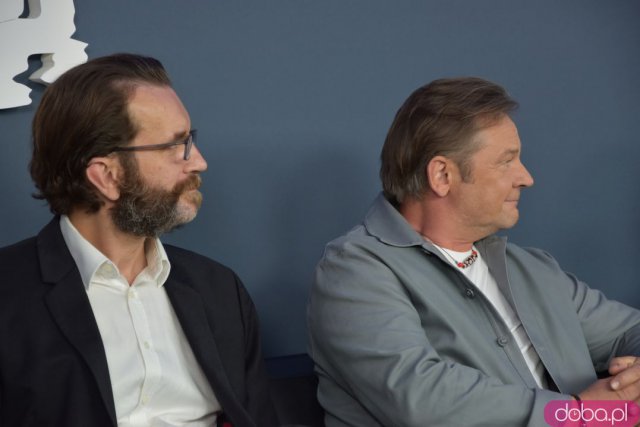 Wspomnienia z powodzi tysiąclecia w 1997 roku przeniesione na duży ekran. Tomasz Kot, Anna Dymna i inni opowiadają o pracy nad serialem Wielka Woda
