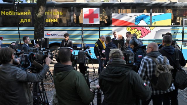 MPK Wrocław przekazało Ukrainie autobus wraz z artykułami medycznymi [Foto]