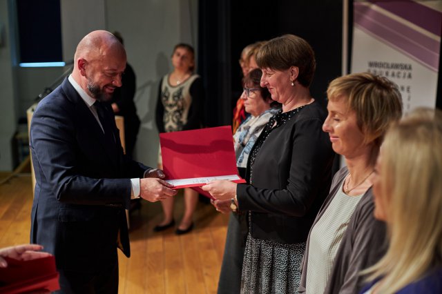 Dzień Edukacji Narodowej - wrocławscy nauczyciele nagrodzeni [Foto, Lista nagrodzonych]