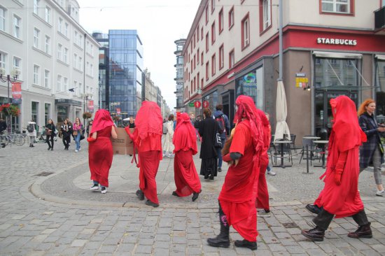 Czerwone wdowy przemarszowały przez Wrocław [Foto]