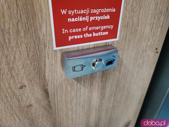 Kolejna bezobsługowa Żabka we Wrocławiu otwarta. Powstała w akademiku [JAK KORZYSTAĆ, FOTO]