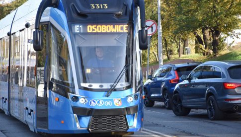 Dodatkowa komunikacja na Wszystkich Świętych: Specjalne linie autobusowe i tramwajowe już od 22 października!