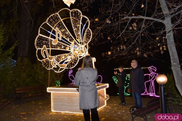 Powraca park iluminacji w Zamku Topacz. Tegoroczna tematyka to Tajemnicze Ogrody [Foto, Wideo, Cennik, Jak dojechać]