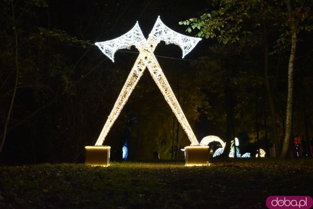 Powraca park iluminacji w Zamku Topacz. Tegoroczna tematyka to Tajemnicze Ogrody [Foto, Wideo, Cennik, Jak dojechać]