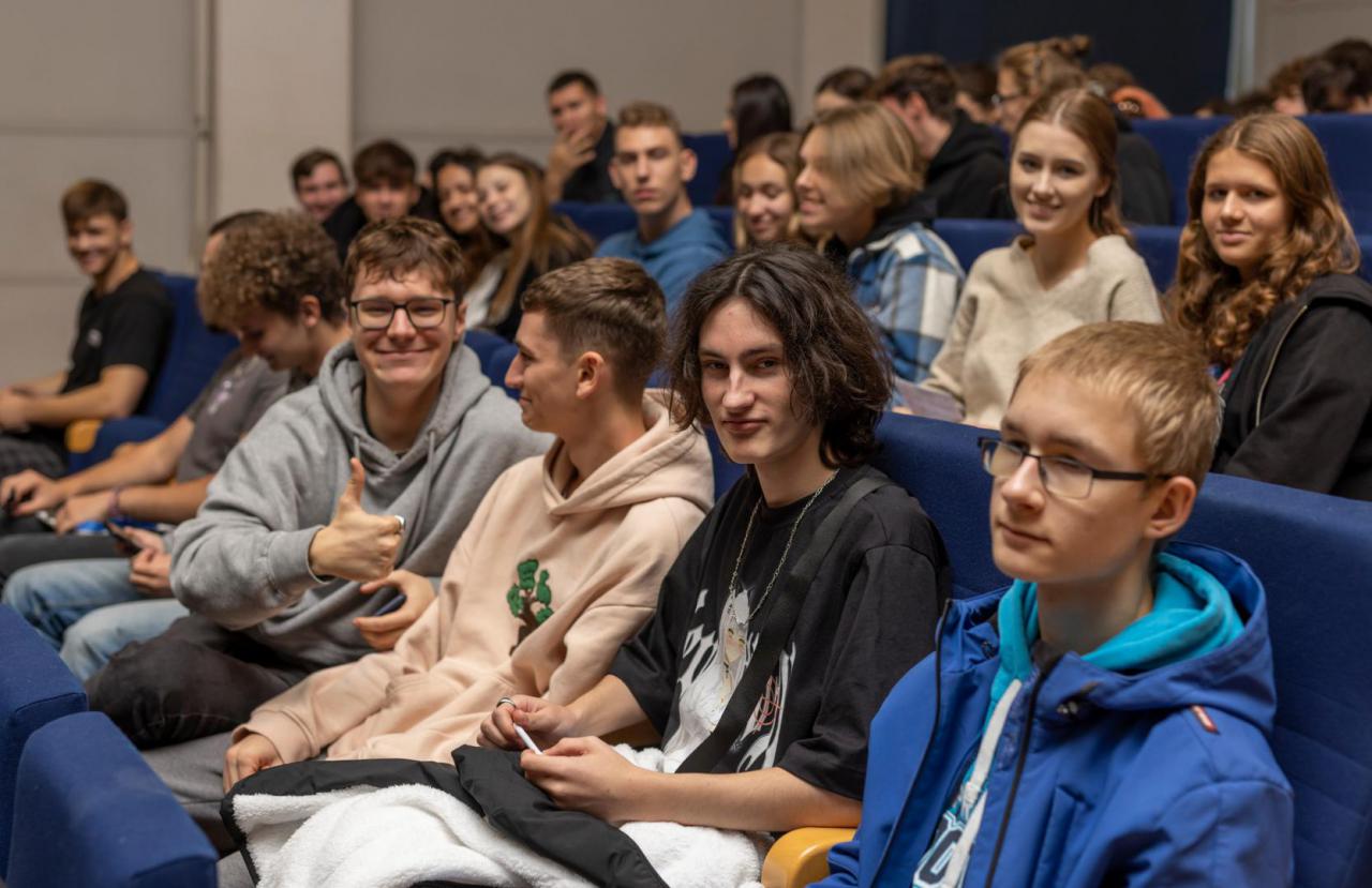 Wrocławscy licealiści dowiadywali się, jak bezpiecznie korzystać z internetu [Foto]