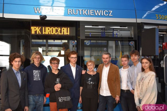 Wybitna polska himalaistka patronką nowego tramwaju. Była pierwszą europejką na Mount Everest, zdobyła kilka ośmiotysięczników [Foto, Wideo]