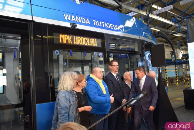 Wybitna polska himalaistka patronką nowego tramwaju. Była pierwszą europejką na Mount Everest, zdobyła kilka ośmiotysięczników [Foto, Wideo]