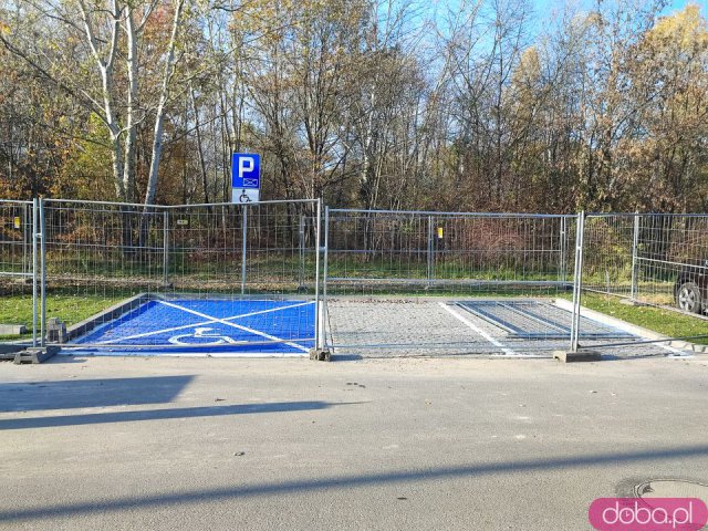 50 nowych miejsc postojowych na Gądowie. Kończy się budowa parkingu przy ul. Idzikowskiego [Foto]