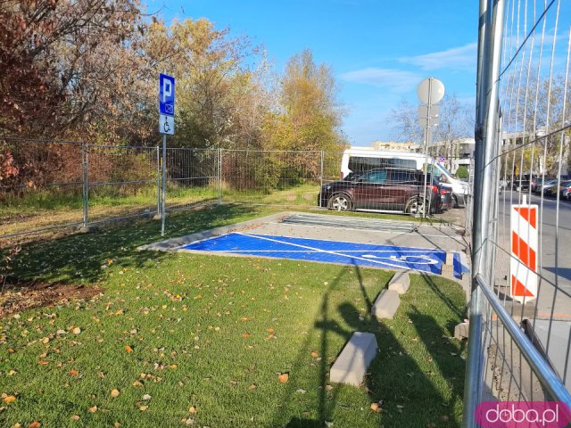 50 nowych miejsc postojowych na Gądowie. Kończy się budowa parkingu przy ul. Idzikowskiego [Foto]