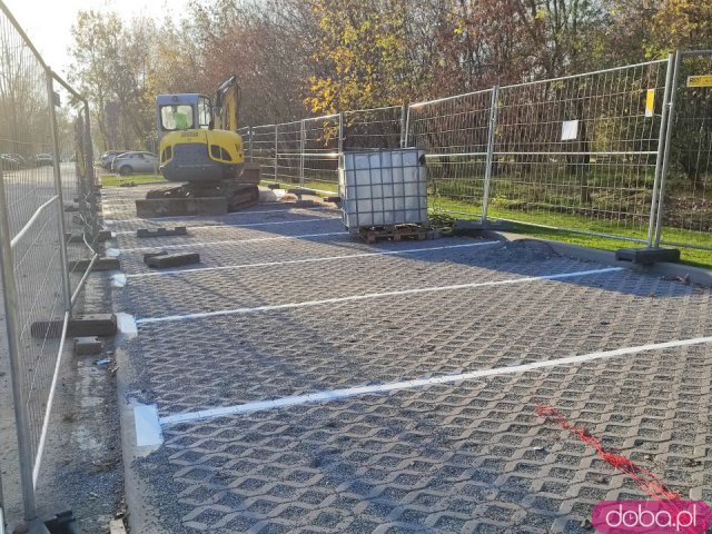 50 nowych miejsc postojowych na Gądowie. Kończy się budowa parkingu przy ul. Idzikowskiego [Foto]