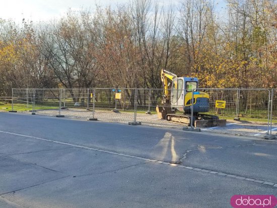50 nowych miejsc postojowych na Gądowie. Kończy się budowa parkingu przy ul. Idzikowskiego [Foto]