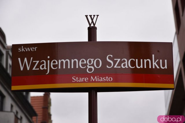 Uroczyście otwarto skwer Wzajemnego Szacunku. Gdzie się znajduje i dlaczego wybrano to miejsce? [Foto]