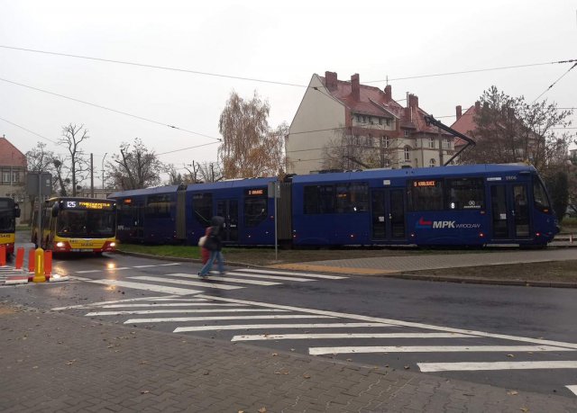 Na pętli Tarnogaj zakończono budowę przejścia dla pieszych [Foto]