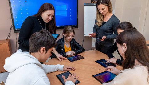 Sprzęt komputerowy dla ukraińskich uczniów dotarł do Wrocławia