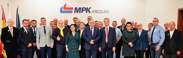 Pracownicy MPK Wrocław uhonorowani za wieloletnią służbę [Foto]
