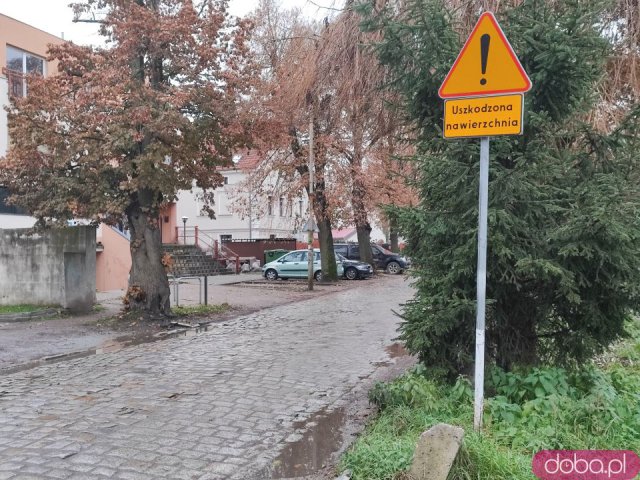 Najgorsza ulica Wrocławia pójdzie do remontu. Kostka brukowana musi jednak pozostać na jezdni [Foto]