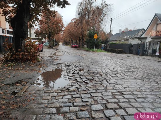 Najgorsza ulica Wrocławia pójdzie do remontu. Kostka brukowana musi jednak pozostać na jezdni [Foto]