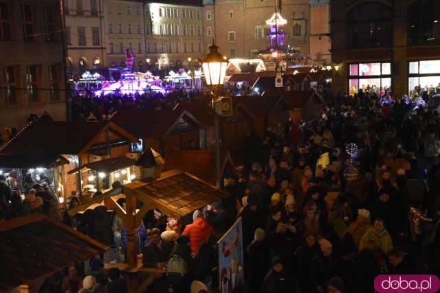 Tłumy na Wrocławskim Jarmarku Bożonarodzeniowym [Foto]