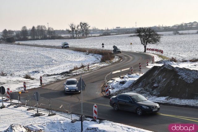 Rondo na ulicy Halickiej otwarte! Ruch wahadłowy z sygnalizacją świetlną zlikwidowany [Foto]