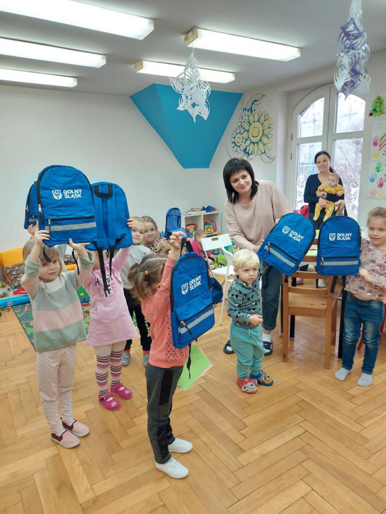 Gwiazdy Siatkówki przekazują pomoc dla ukraińskich dzieci