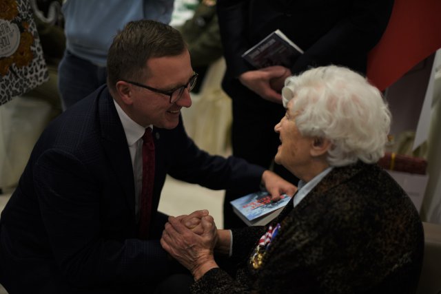 Wojenna bohaterka obchodziła swoje setne urodziny w koszarach dolnośląskich terytorialsów