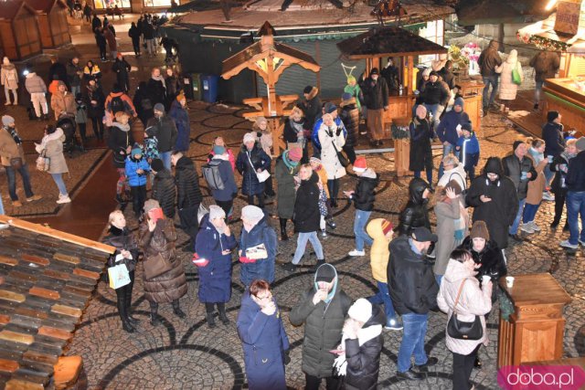 Uczniowie wrocławskich szkół muzycznych dali koncert na Jarmarku Bożonarodzeniowym [Foto]