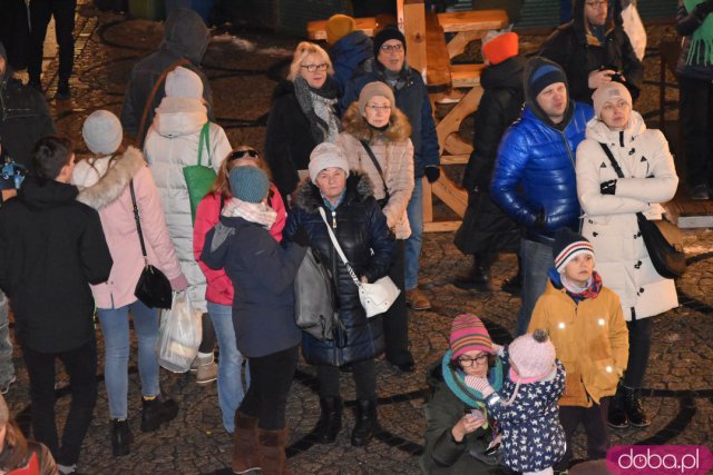 Uczniowie wrocławskich szkół muzycznych dali koncert na Jarmarku Bożonarodzeniowym [Foto]
