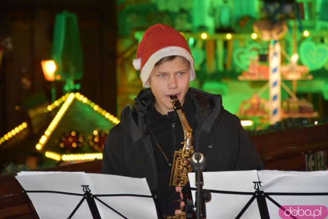 Uczniowie wrocławskich szkół muzycznych dali koncert na Jarmarku Bożonarodzeniowym [Foto]