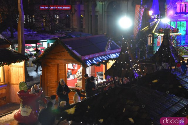 Uczniowie wrocławskich szkół muzycznych dali koncert na Jarmarku Bożonarodzeniowym [Foto]