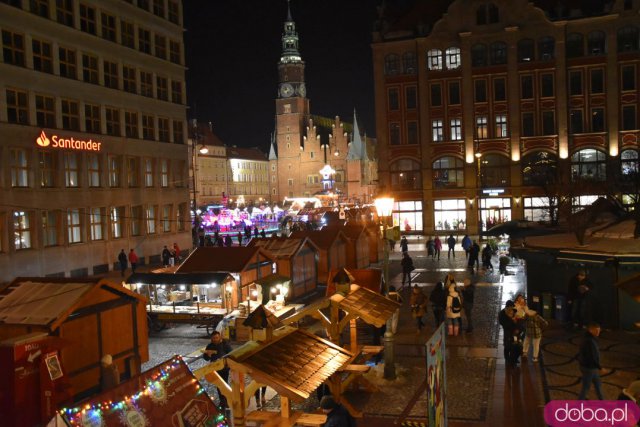 Uczniowie wrocławskich szkół muzycznych dali koncert na Jarmarku Bożonarodzeniowym [Foto]