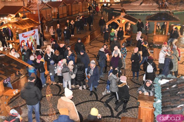 Uczniowie wrocławskich szkół muzycznych dali koncert na Jarmarku Bożonarodzeniowym [Foto]