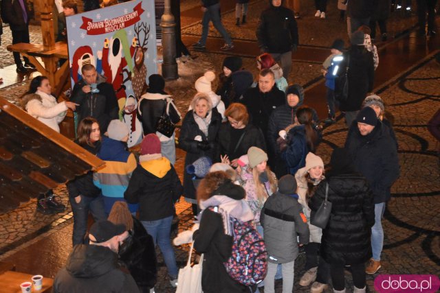 Uczniowie wrocławskich szkół muzycznych dali koncert na Jarmarku Bożonarodzeniowym [Foto]