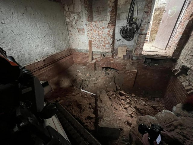 Czy pod ziemią zostaną znalezione kolejne skarby? Trwa odkopywanie pomieszczenia pod Bastionem Sakwowym [Foto]