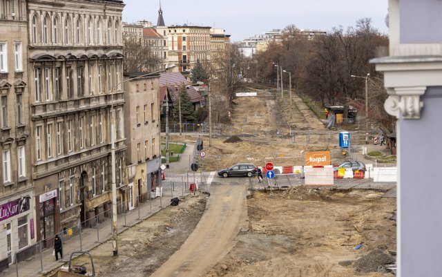 Na ulicy Pomorskiej i placu Staszica praca wre. Kiedy skończy się remont? [Foto]