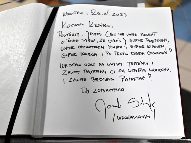 Wystawiono księgę kondolencyjną dedykowaną prezesowi Balawejderowi. Swój wpis zamieścił m.in. prezydent Sutryk [Foto]