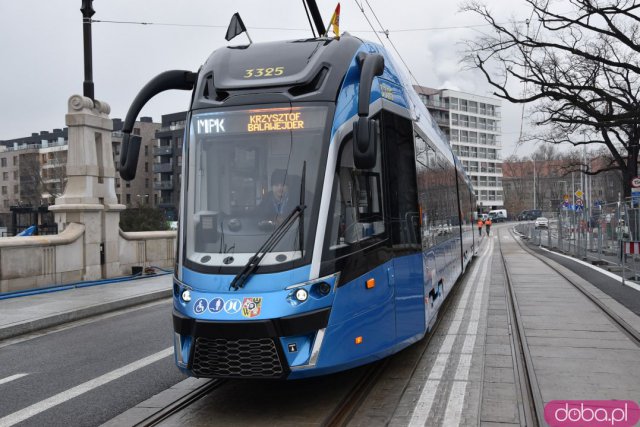 Tramwaj przejechał przez nowe Mosty Pomorskie. Kiedy otwarcie? [Zobacz Foto i Wideo z przejazdu]