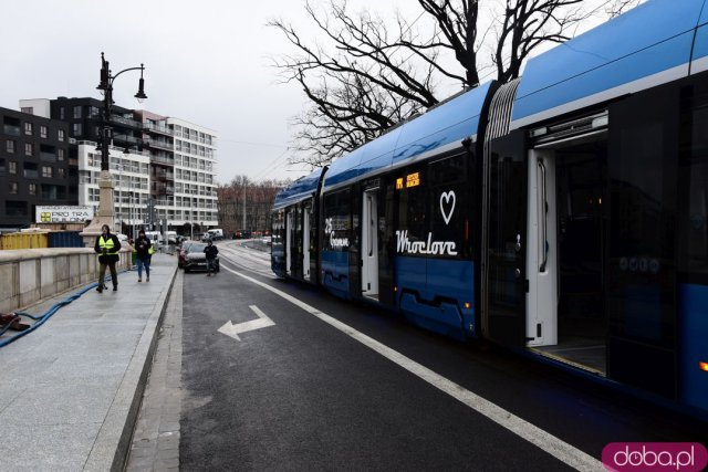 Tramwaj przejechał przez nowe Mosty Pomorskie. Kiedy otwarcie? [Zobacz Foto i Wideo z przejazdu]