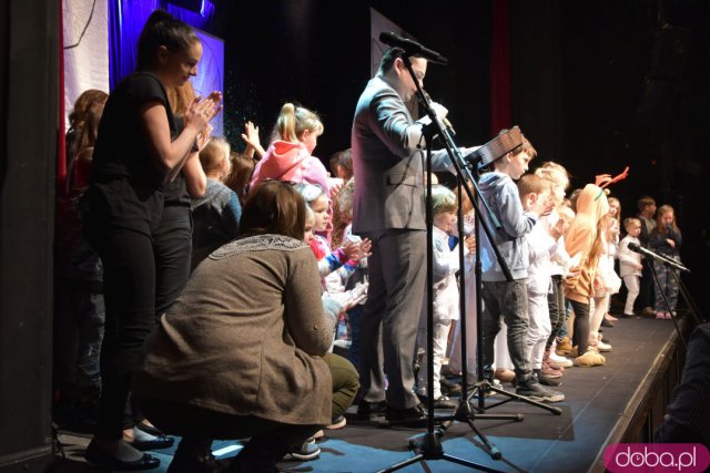Dzieci z placówek edukacyjnych i zastępczych zaprezentowały swoje zdolności artystyczne. Aniołkowe Granie za nami [Foto]