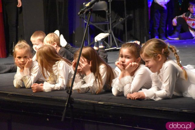 Dzieci z placówek edukacyjnych i zastępczych zaprezentowały swoje zdolności artystyczne. Aniołkowe Granie za nami [Foto]