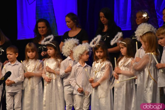 Dzieci z placówek edukacyjnych i zastępczych zaprezentowały swoje zdolności artystyczne. Aniołkowe Granie za nami [Foto]