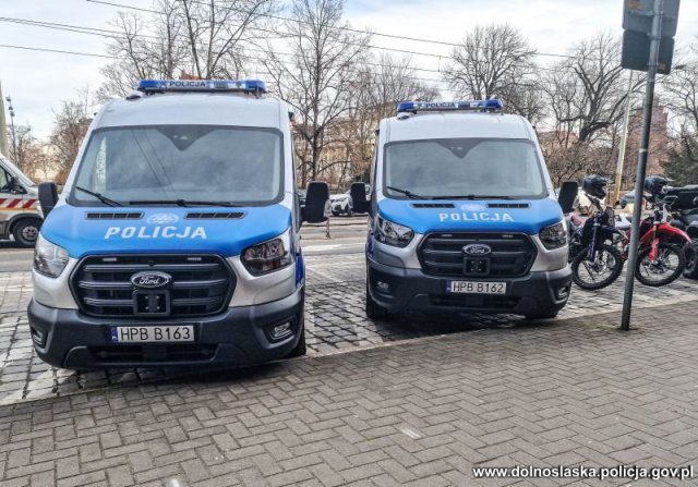 Przekazano 11 nowych pojazdów dla dolnośląskich policjantów [Foto, Wideo]