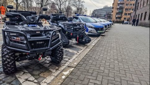 Przekazano 11 nowych pojazdów dla dolnośląskich policjantów [Foto, Wideo]