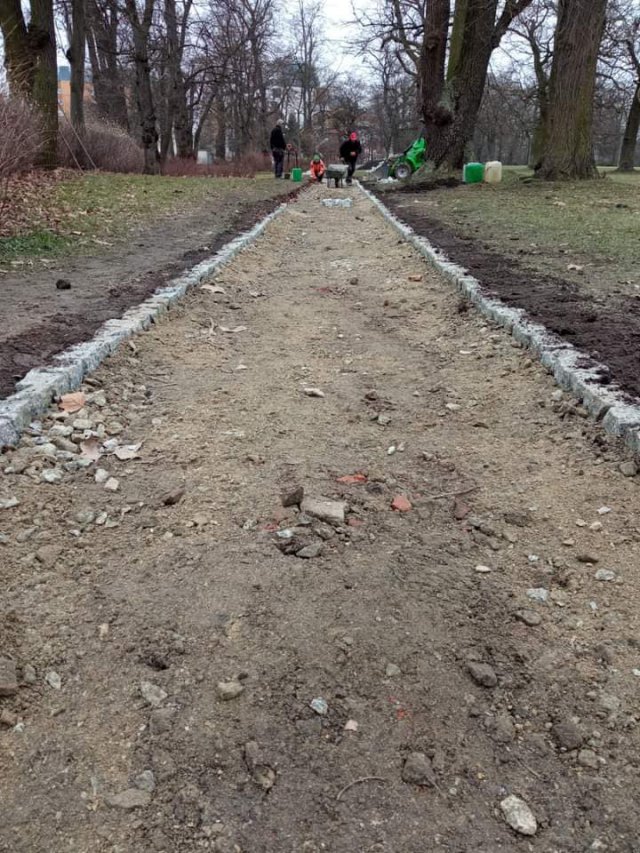 Trwają prace we wrocławskich parkach. W Parku Marii Dąbrowskiej powstał kompostownik, a w Parku Klecińskim nowa ścieżka [Foto]