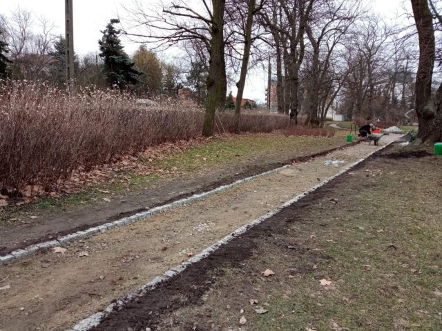 Trwają prace we wrocławskich parkach. W Parku Marii Dąbrowskiej powstał kompostownik, a w Parku Klecińskim nowa ścieżka [Foto]